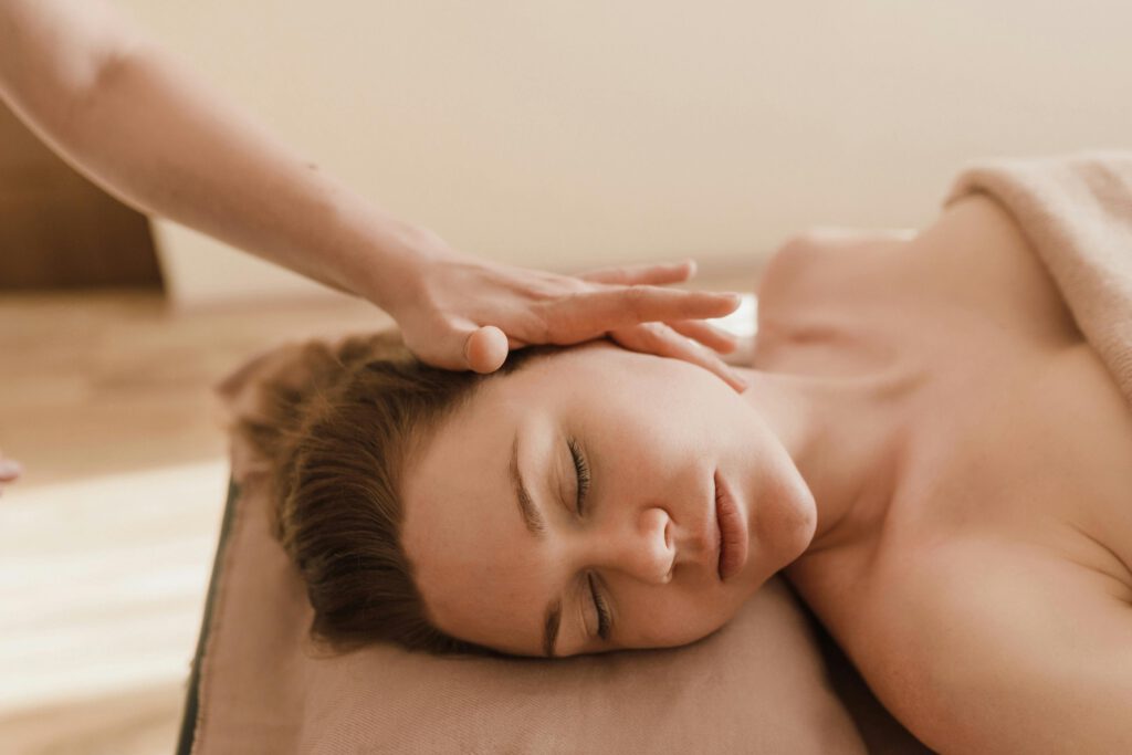 Sobre mí - Soy Cristina Villegas Henríquez, osteópata, y acompaño a las personas a comprender el sentido de su dolor para poder atenderlo y favorecer la regulación del cuerpo. | Osteopatía, Quiromasaje, Mindfulness | Cristina Villegas Henríquez - 1