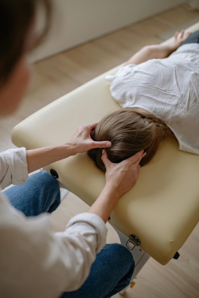 Osteopatía - Es un enfoque manual que busca comprender qué está ocurriendo en el cuerpo y cómo se está expresando el dolor. | Osteopatía, Quiromasaje, Mindfulness | Cristina Villegas Henríquez - 5